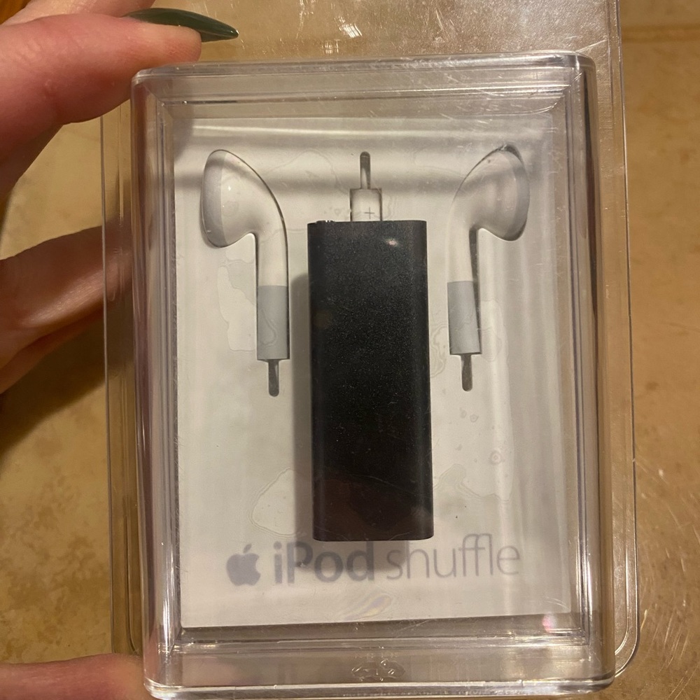 New in box iPod Shuffle 4GB